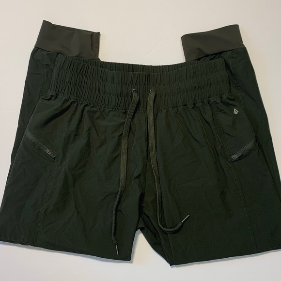 cali sport Pants - Cali sport women’s medium, Dark olive green joggers